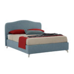 The Rosy bed by GIENNE is an upholstered double bed featuring a 'romantic' style, designed to be versatile and suitable for various types of spaces.