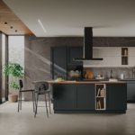 The Sveva 03 kitchen is a model that blends the classic taste of the framed door with a modern and minimal aesthetic, characterized by an essential chromatic balance.